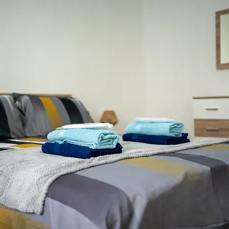 The Yellow House * Pedreira (Sao Miguel)