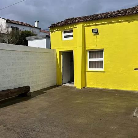 The Yellow House Hébergement de vacances Pedreira (Sao Miguel)