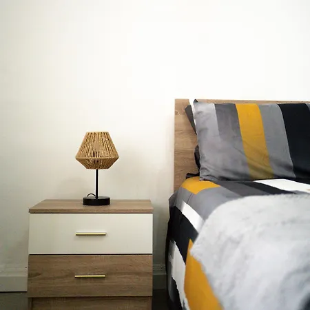 The Yellow House Pedreira (Sao Miguel)