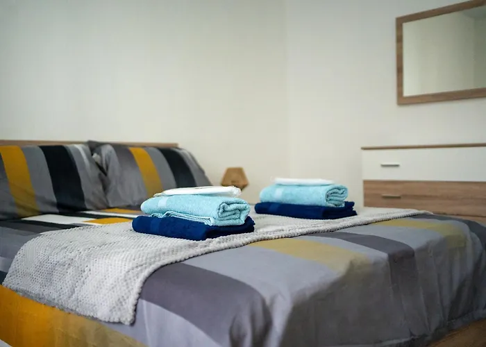 The Yellow House * Pedreira (Sao Miguel)